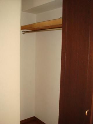 収納 - 上野駅・入谷駅から徒歩５分！8畳完全個室￥52,500} - ルームシェアルームメイト