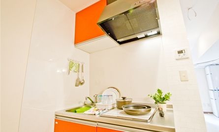 キッチン - 2ヶ月間賃料無料◆5千円だけで入居可能◆完全個室◆女性専用◆池袋まで電車で6分の駅もスグそこ!!} - ルームシェアルームメイト