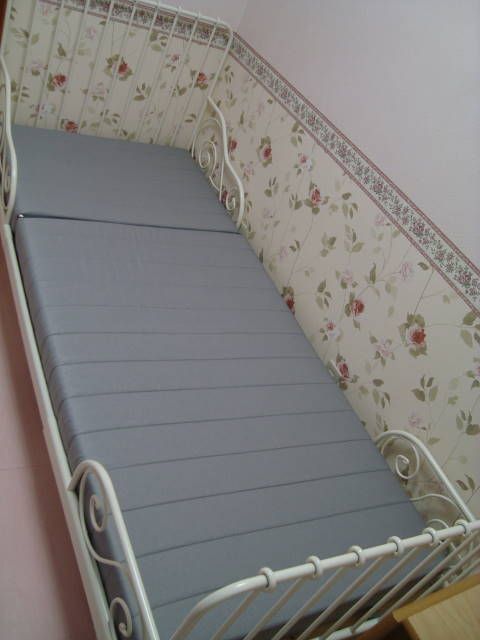 個室 - 女性専用シェアハウス、池袋駅C1出口歩4分、通学、通勤、生活至便、大人気の池袋に住むなら、是非一度ご覧下さい！} - ルームシェアルームメイト