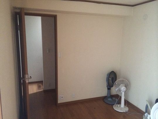 個室 - 必見❗️渋谷駅より電車で10分の女性専用一軒家シェアハウスです❗️即入居可能❗️しかも今月分の日割りお家賃を無料にいたします❗️} - ルームシェアルームメイト