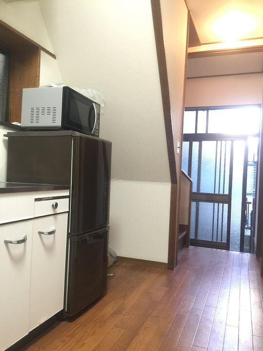 玄関 - ★〜王子駅から徒歩8分、線路沿いを歩けばシェアハウスです〜} - ルームシェアルームメイト