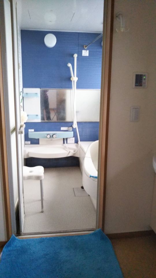 シャワー - 空き部屋お貸しします} - ルームシェアルームメイト