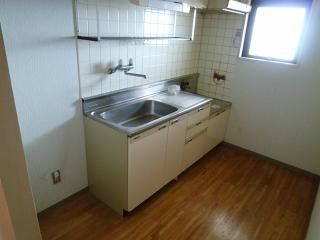 キッチン - 好立地条件。新潟市古町エリア} - ルームシェアルームメイト