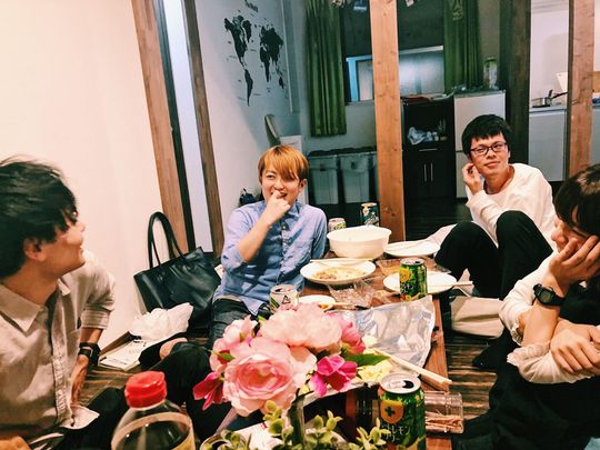 リビング - 【鍵付き/新築/個室/即入居可】現代の駆け込み寺シェアハウス「リバ邸蒲田」} - ルームシェアルームメイト