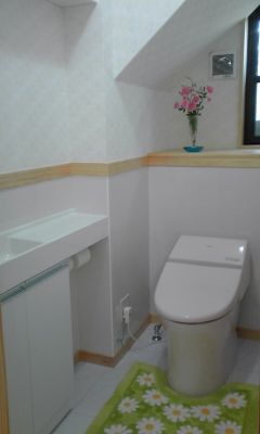 風呂 - rooms and common area for rent, near ristumeikan school, uji city, kyotoTitle: Room(s) available near Ristumeikan Jr/High School, Uji City, Kyoto　京都府宇治市　立命館中・高校近くの高級住宅街にある新築の家を貸します} - ルームシェアルームメイト