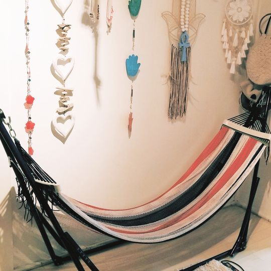 リビング - バリ島無料滞在特典付きシェアハウス！} - ルームシェアルームメイト