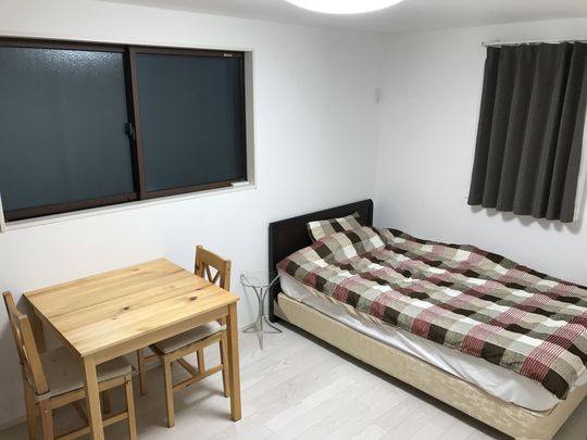 個室 - 2階建新築100㎡超で、2部屋募集! （３月中に入居される場合には、当月分家賃は不要です！）} - ルームシェアルームメイト