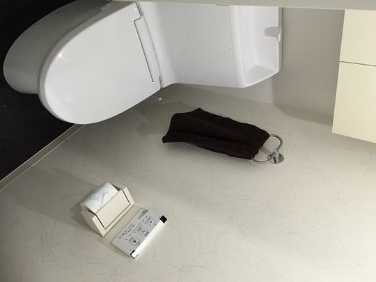 トイレ - リノベマンション家具付き！目黒駅徒歩5分の好立地} - ルームシェアルームメイト