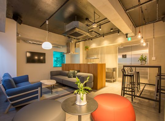 リビング - 【UNPLAN Shinjuku】 JR新宿駅にもアクセス可能で便利！朝食込み} - ルームシェアルームメイト