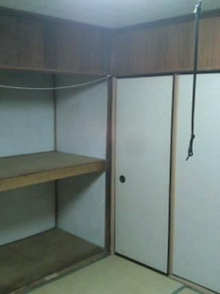 個室 - 水光熱ネット費は家賃に含みます！} - ルームシェアルームメイト