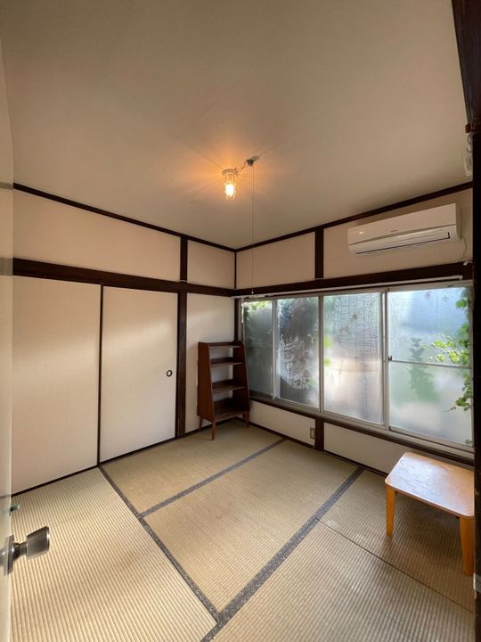 キッチン - 下北沢や三軒茶屋に歩いて行けちゃう！庭付き古民家シェアハウスに空きが出ました！} - ルームシェアルームメイト