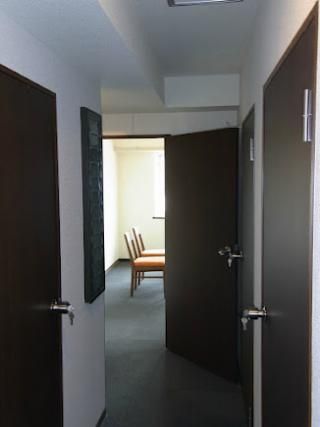 玄関 - 新生活応援物件} - ルームシェアルームメイト