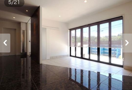 玄関 - 兵庫県三木市　部屋貸し　高級住宅} - ルームシェアルームメイト