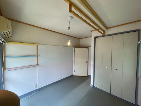 キッチン - 下北沢や三軒茶屋に歩いて行けちゃう！庭付き古民家シェアハウスに空きが出ました！} - ルームシェアルームメイト