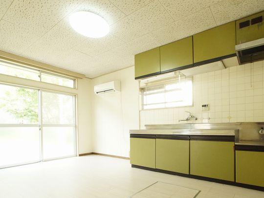 キッチン - 【生活保護の方 相談可】つくば市森の里｜個室6帖(2階)｜敷礼0・仲介0｜月額45,000円(光熱費定額)｜電動自転車無料} - ルームシェアルームメイト