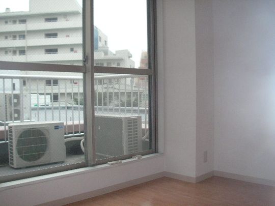 個室 - 田園都市線三軒茶屋駅より徒歩1分のマンションで快適ライフを！駐車場有！初月フリーレント！} - ルームシェアルームメイト