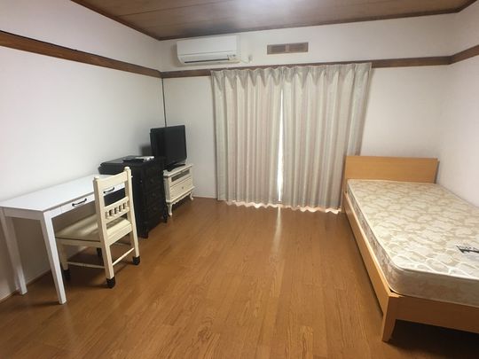 個室 - ブリーズ汐入　駅徒歩4分　女性専用シェアハウス} - ルームシェアルームメイト