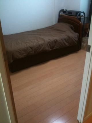 個室 - 部屋貸します（３ＬＤＫの２部屋）} - ルームシェアルームメイト