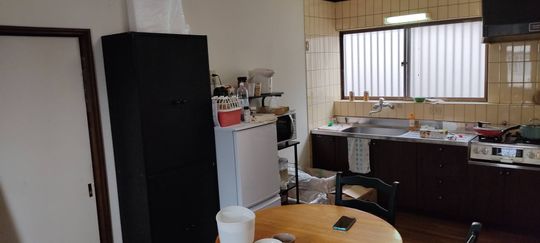 キッチン - 【★初月賃料無料★】 ☆広くてキレイな洋室＆昭和好きな方向けルーム☆猫さん・ワンチャンOK★越谷・せんげん台★} - ルームシェアルームメイト