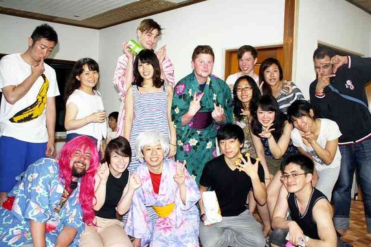 シェアメイト - ★東京で一番楽しいシェアハウス！国際交流協会ボーダレス東京★　韓国人・ロシア人・日本人と一緒に住みましょう！板橋本町駅から徒歩６分！大和町ハウス} - ルームシェアルームメイト