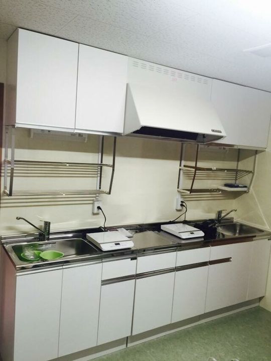 キッチン - 山手線「御徒町」駅から徒歩４分！半年契約で初月家賃が17,000円！} - ルームシェアルームメイト