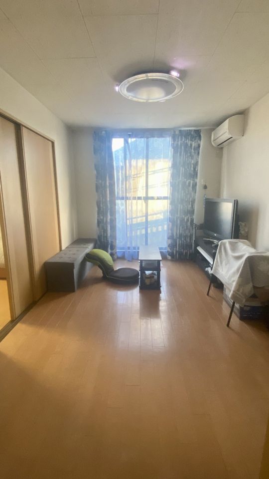 リビング - 【短期/foreigner可】ネット, Netflix無料} - ルームシェアルームメイト