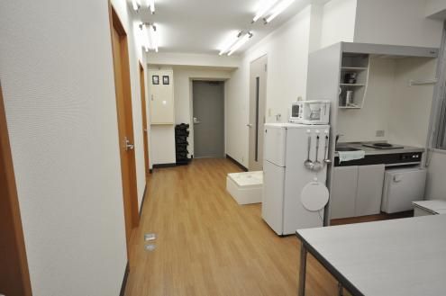 キッチン - JR 大塚駅から徒歩７分} - ルームシェアルームメイト