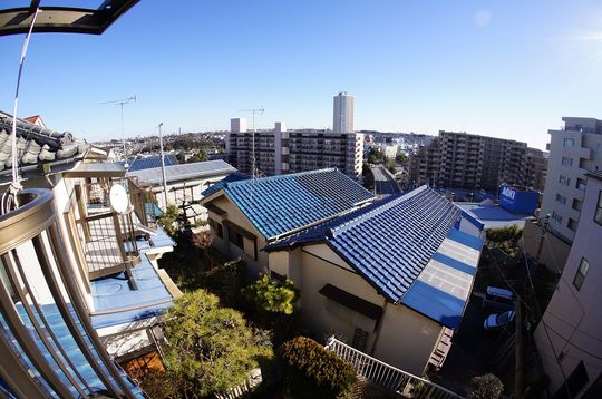 ベランダ - 相鉄線鶴ヶ峰駅まで徒歩７分：広々６畳～８畳個室：女性専用} - ルームシェアルームメイト