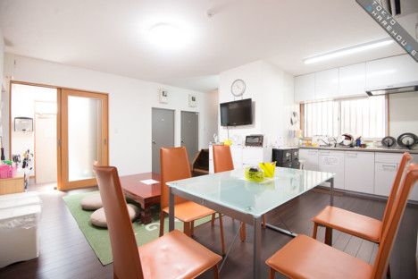 リビング - 中野駅徒歩11分・高円寺駅徒歩8分　ワンランク上の安心快適物件！} - ルームシェアルームメイト