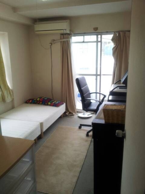 個室 - 個室30000円！バルコニーつき。} - ルームシェアルームメイト