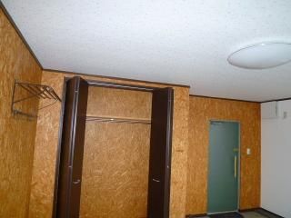 個室 - 屋上付　6.8帖洋室　一人部屋　鍵付き　個室　光} - ルームシェアルームメイト