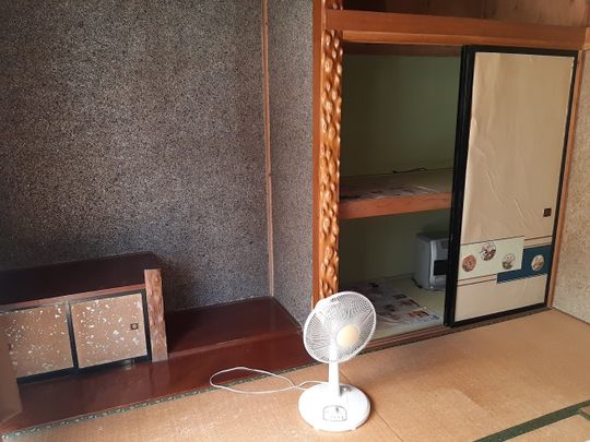 キッチン - 高崎駅から2.5km、閑静な住宅街、光熱費込み月25000円　駐車場無料} - ルームシェアルームメイト