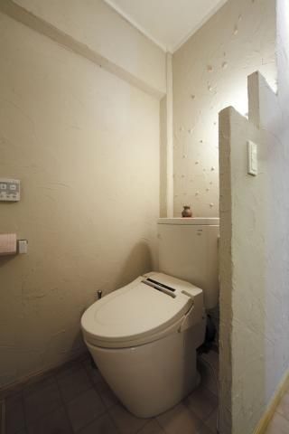 トイレ - 東京都港区六本木近辺　　六本木駅近し　交通至便！} - ルームシェアルームメイト