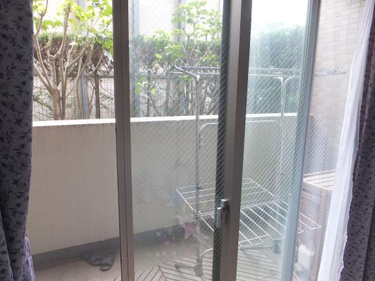 ベランダ - 即入居可能、西武池袋線、大泉学園、3LDKマンション6畳洋室専用ベランダ、クローゼット} - ルームシェアルームメイト