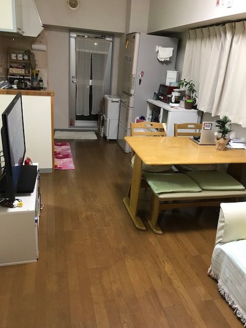 ダイニング - 【人気】東急東横線 都立大学駅 徒歩２分　９月下旬〜３ヶ月１LDK＋広いルーフバルコニー} - ルームシェアルームメイト