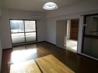 リビング - 東武練馬駅徒歩９分　商店街沿い　個室６畳48000円　３ＬＤＫ　池袋１５分} - ルームシェアルームメイト