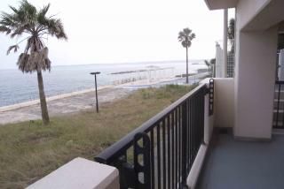 ベランダ - 窓からは海しか見えません!駅から5分 8畳個室です。三浦海岸} - ルームシェアルームメイト