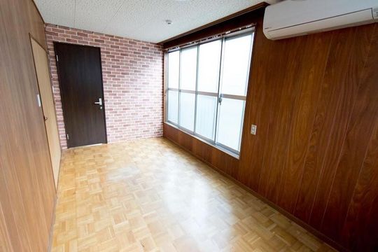 個室 - 【矢口渡】駅から徒歩4分！広々リビングの大人気ハウス} - ルームシェアルームメイト