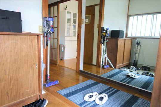 玄関 - 他方面へのアクセスが便利！溝ノ口の駅から徒歩８分の一軒家でルームメイトを募集します。} - ルームシェアルームメイト