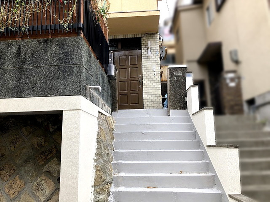 玄関 - JR舞子駅徒歩20分 一戸建て丸々貸し切り} - ルームシェアルームメイト