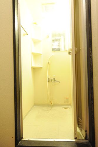 シャワー - ★新宿のど真ん中にあるJ&F国際交流ハウス新宿★} - ルームシェアルームメイト