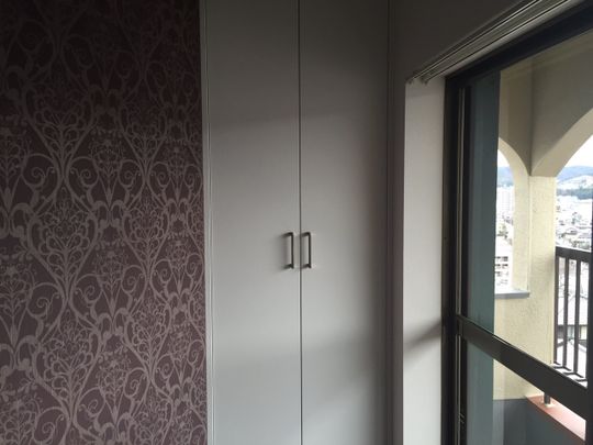 個室 - 【女性専用】 川西エリア初のネコ同居型シェアハウス♪40歳以上も歓迎！} - ルームシェアルームメイト