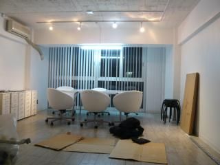 応接室 - 原宿シェアオフィスを提供します♪} - ルームシェアルームメイト