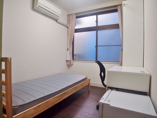 ベッド - 葛飾区亀有ｼｪｱﾊｳｽ　日本で暮らす韓国人の方・ 韓国語を学びたい日本人の方も大募集!} - ルームシェアルームメイト