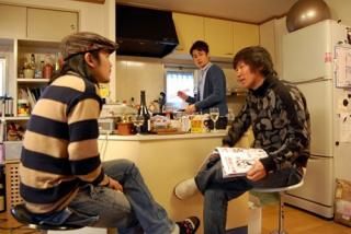 リビング - 渋谷からすぐ！人気の東横線沿い新丸子・武蔵小杉！bbqもできるひろーい庭付き１戸建４ldk} - ルームシェアルームメイト