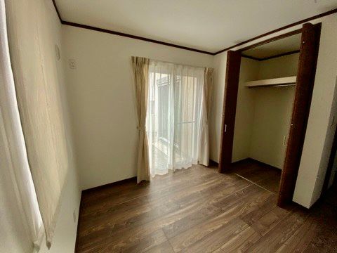 個室 - 辻堂駅徒歩10分のデザイナーズハウス} - ルームシェアルームメイト