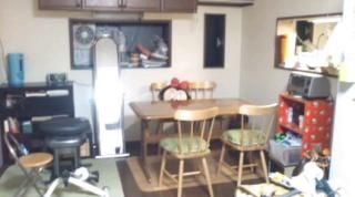 リビング - 横浜の閑静な一軒家でシェア！－オープニングキャンペーン中☆} - ルームシェアルームメイト