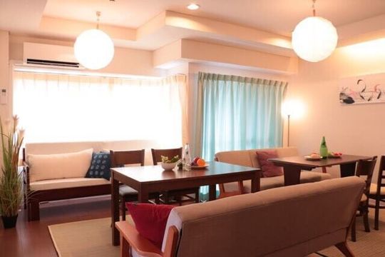 リビング - ★オープニングキャンペーン実施中★初月費用半額！！蒲田駅徒歩3分！！完全個室（ベット、クローゼット付き）シェアハウス} - ルームシェアルームメイト