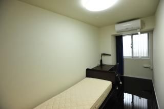 個室 - shinagawa tower apartment  63000yen} - ルームシェアルームメイト