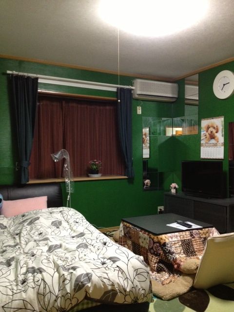 個室 - 女性の方でフリーターもしくは転職お考えの方、是非一読下さい生活しながら貯金出来ます！} - ルームシェアルームメイト